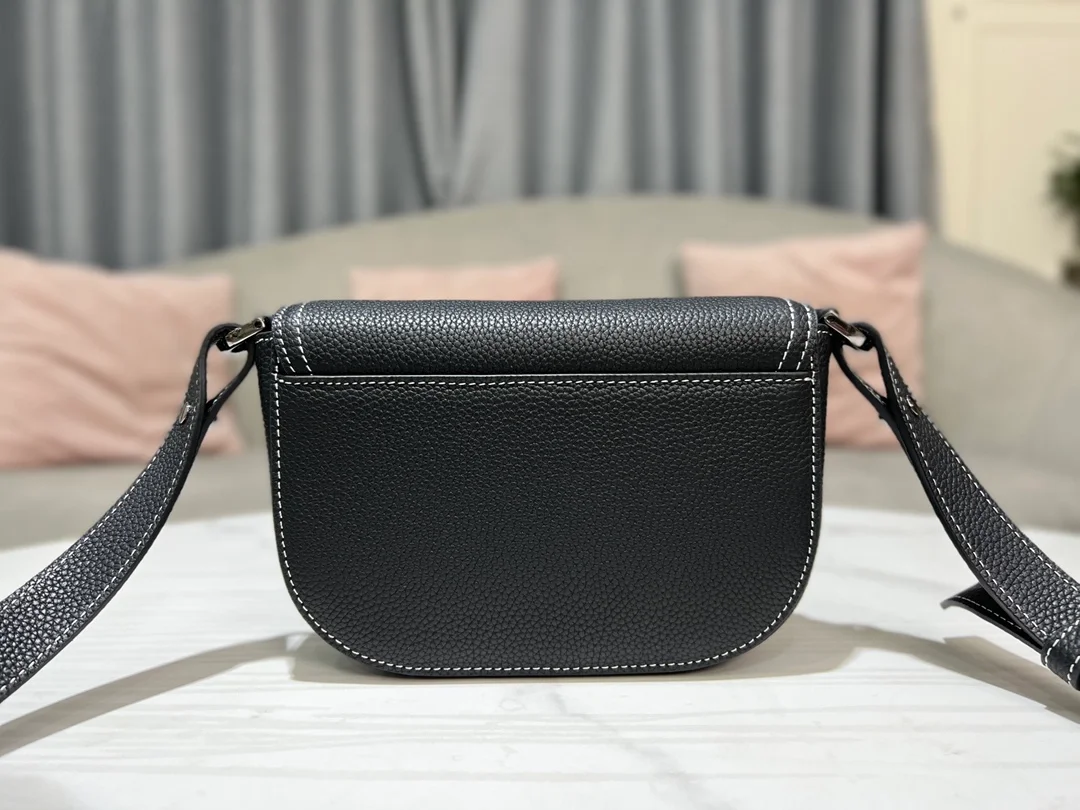 디올 새들 스트랩 파우치 블랙