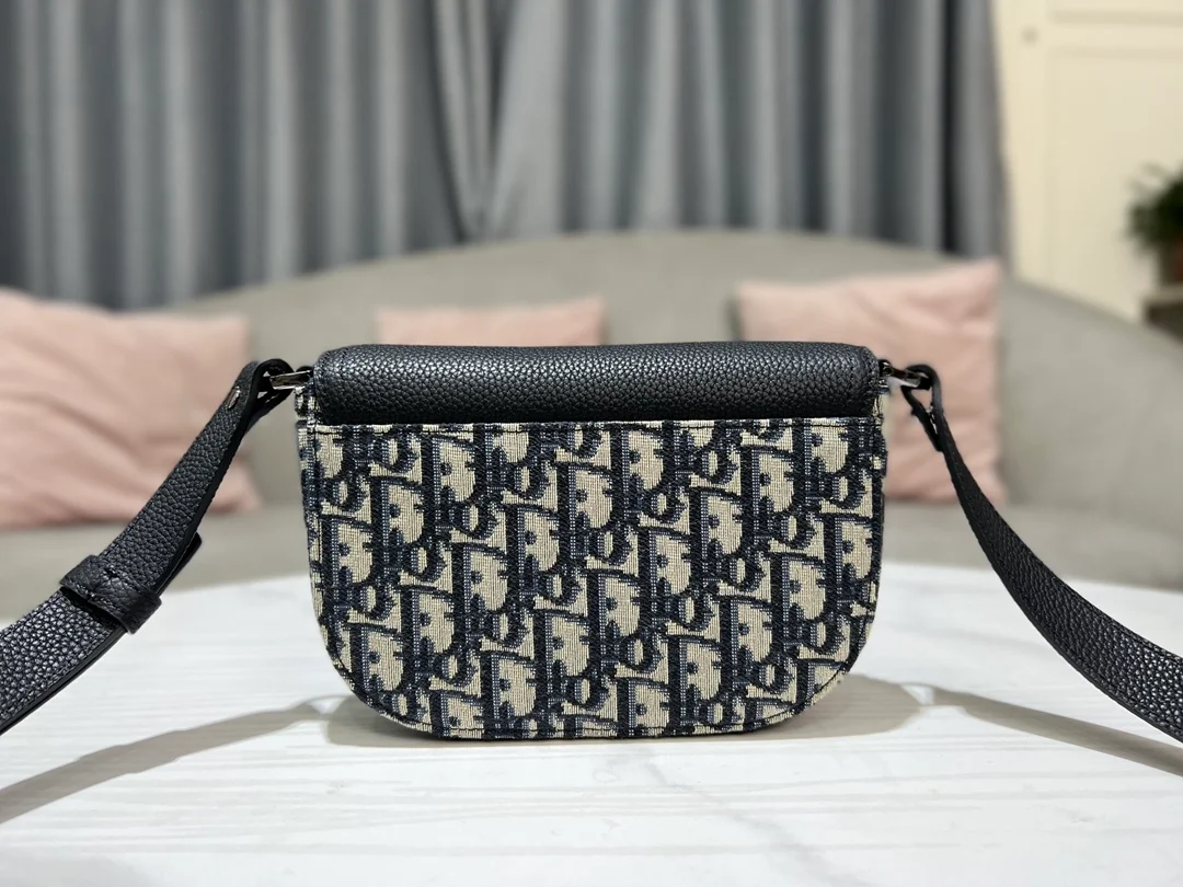 디올 새들 스트랩 파우치 베이지