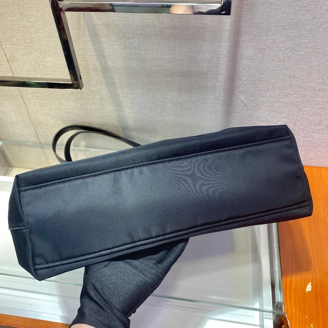 프라다 리나일론 로고 쇼퍼백