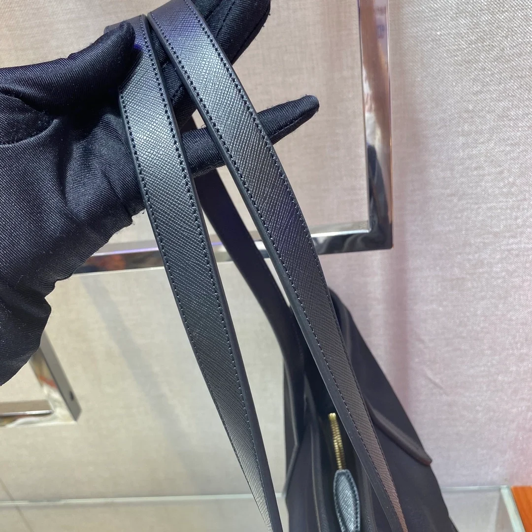 프라다 리나일론 로고 쇼퍼백