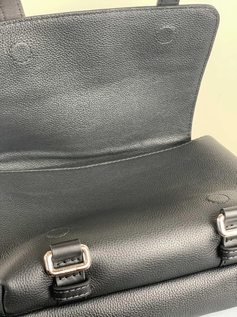 로에베 소프트 XS 밀리터리 메신저 백 블랙