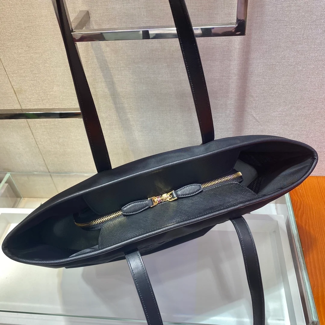 프라다 리나일론 로고 쇼퍼백