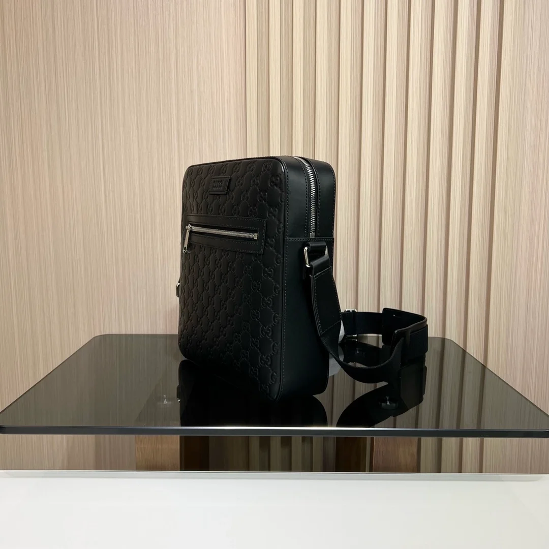 구찌 GG 슈프림 메신저 크로스백