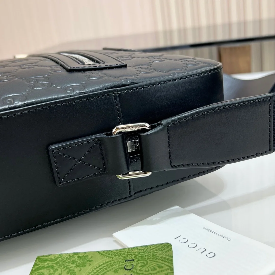 구찌 GG 슈프림 메신저 크로스백