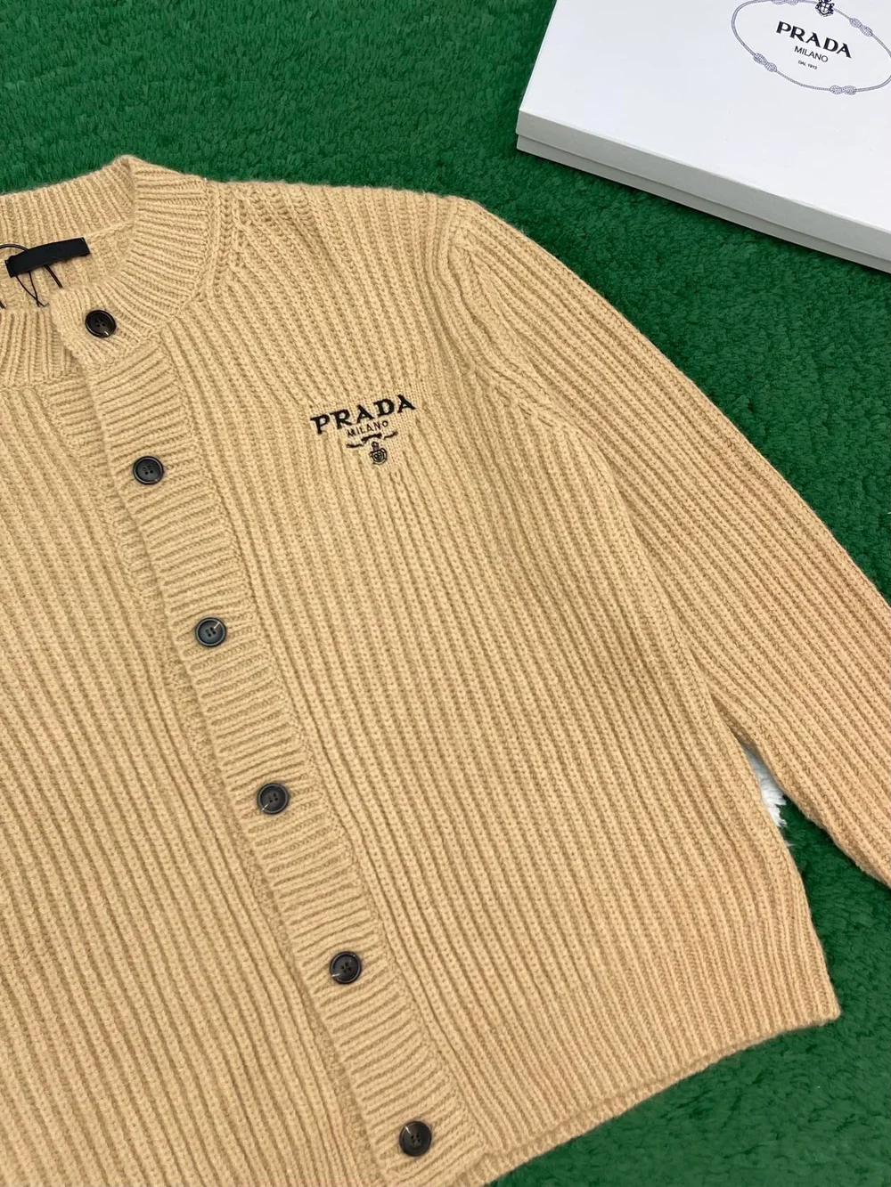 프라다 캐시고라 니트 가디건