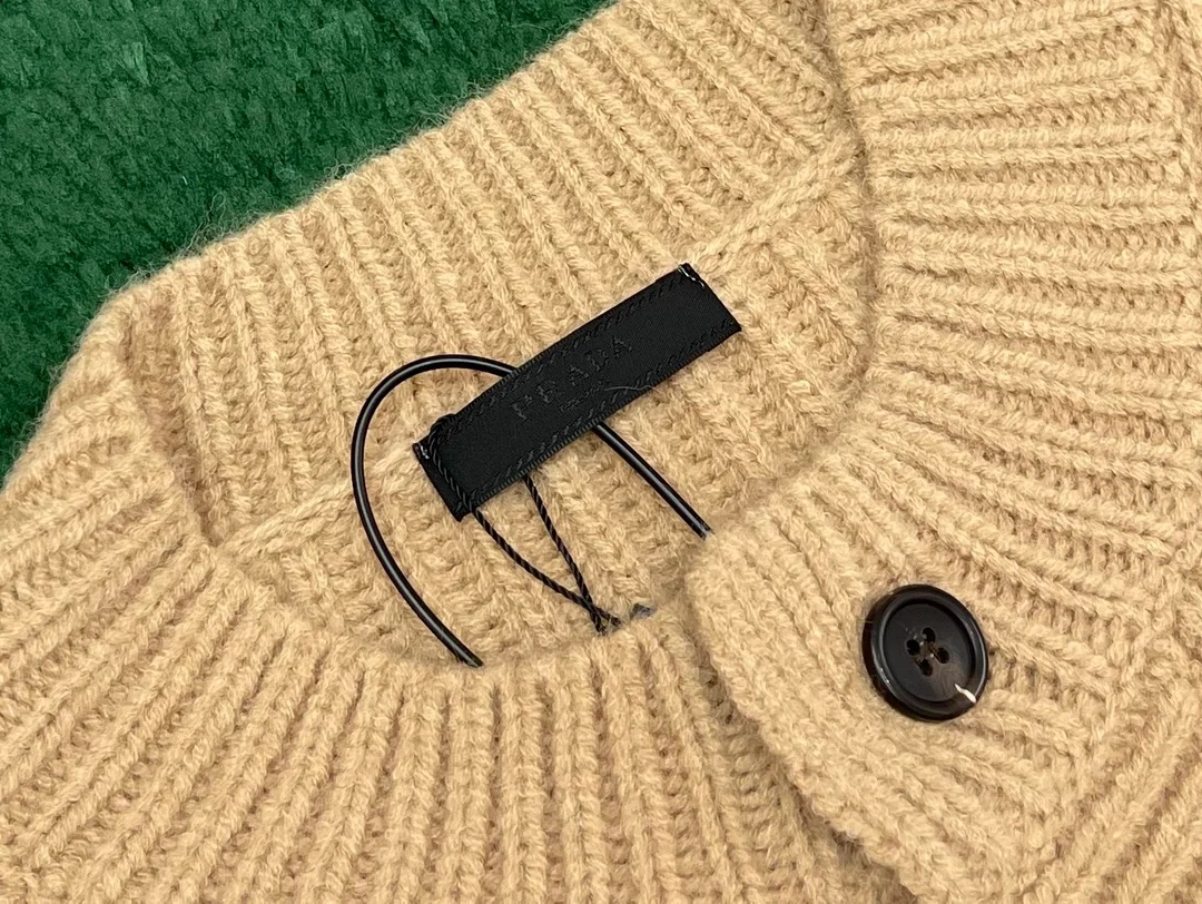 프라다 캐시고라 니트 가디건