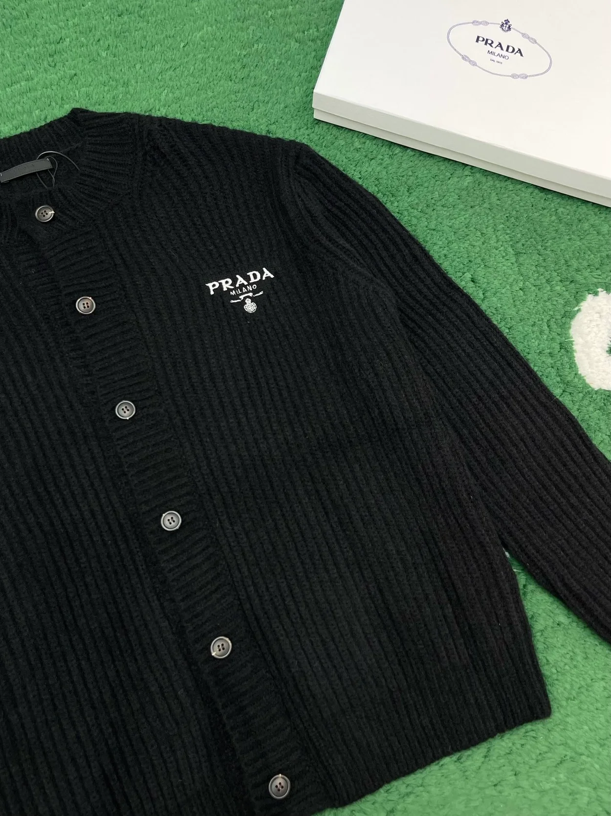 프라다 캐시고라 니트 가디건