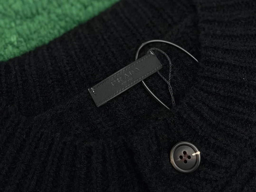 프라다 캐시고라 니트 가디건