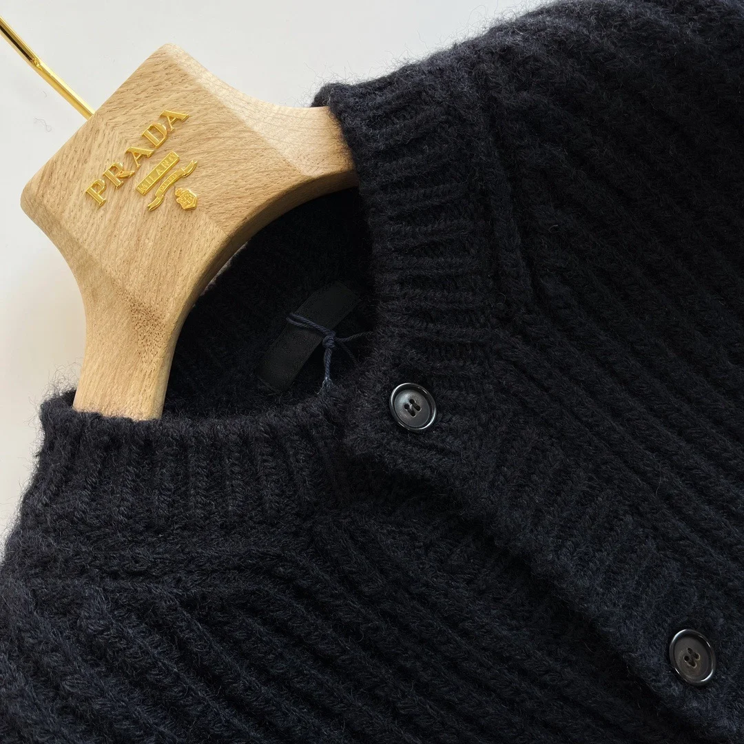 프라다 캐시고라 니트 가디건