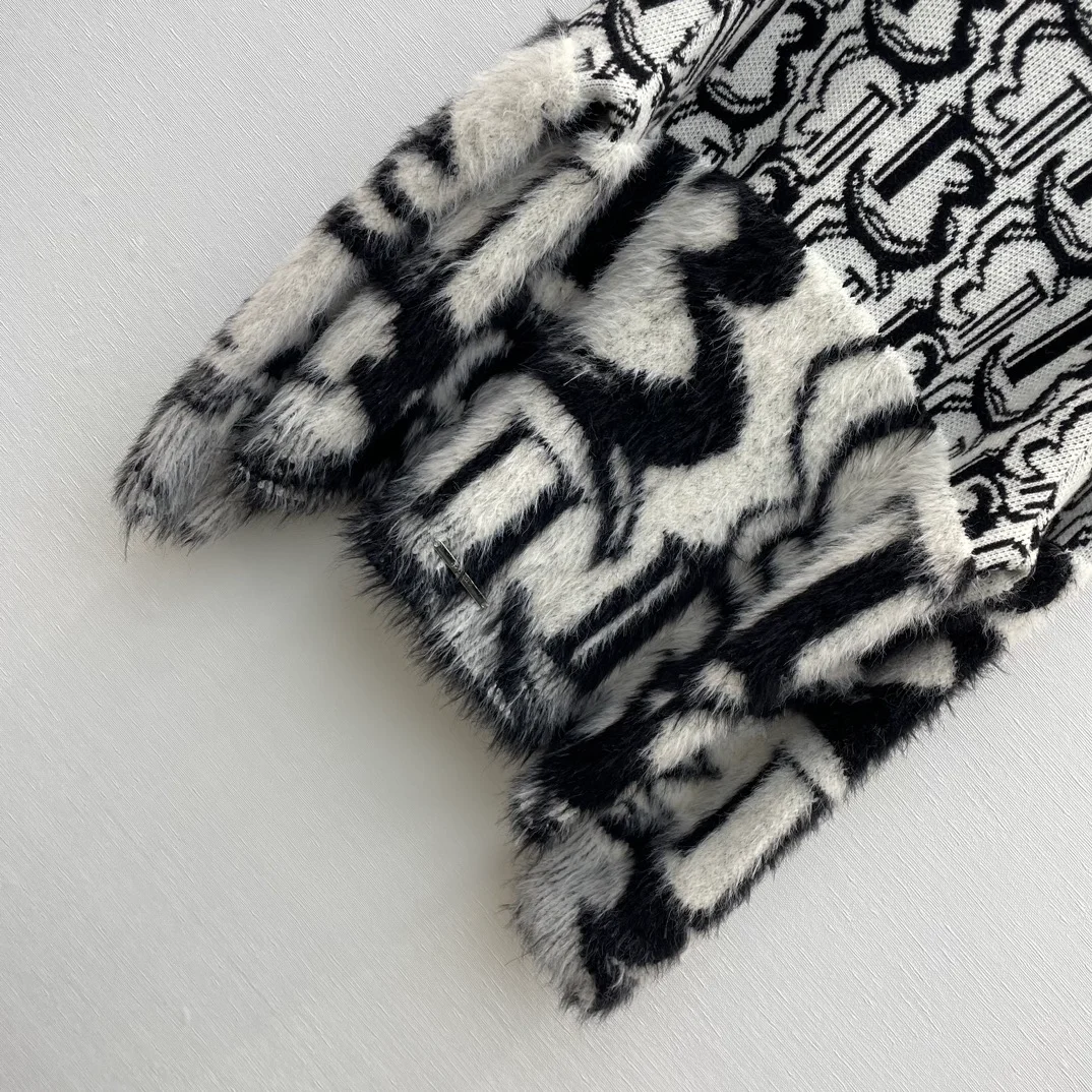 13 데마르조 모노그램 베어 가디건