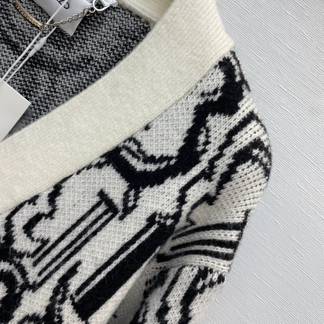 13 데마르조 모노그램 베어 가디건