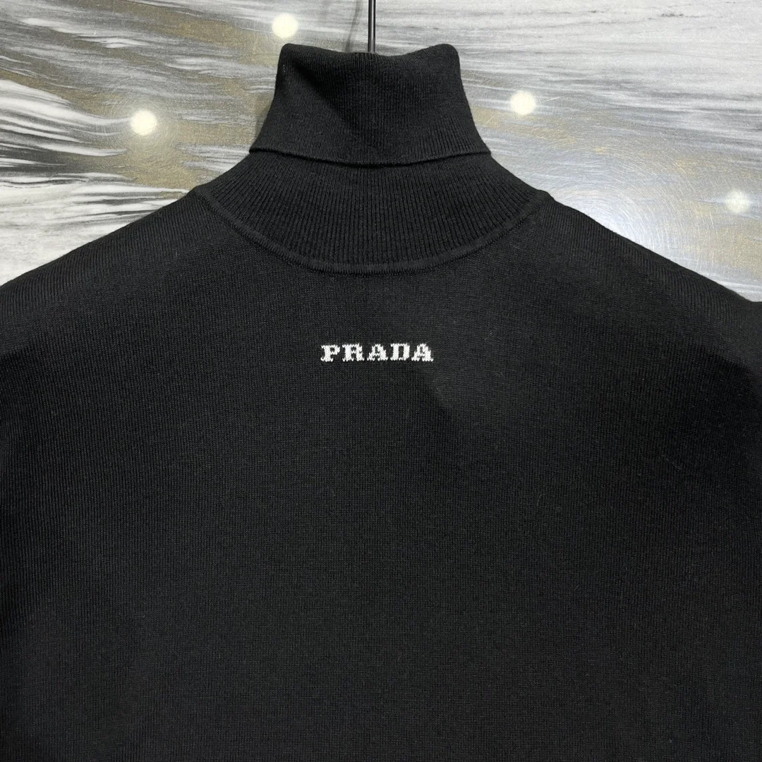 프라다 슈퍼파인 터틀넥 스웨터