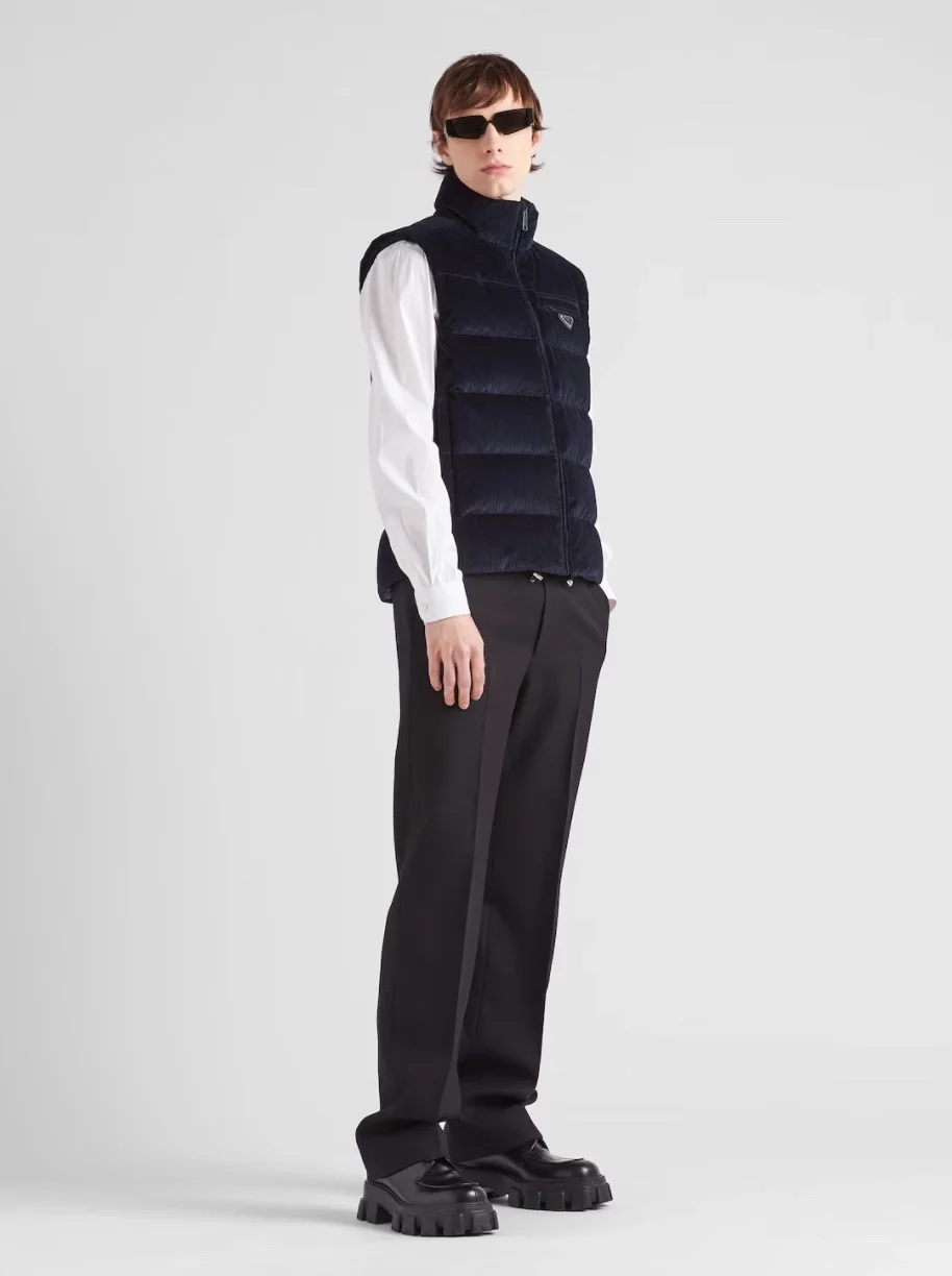 프라다 코듀로이 다운 패딩 베스트 블랙