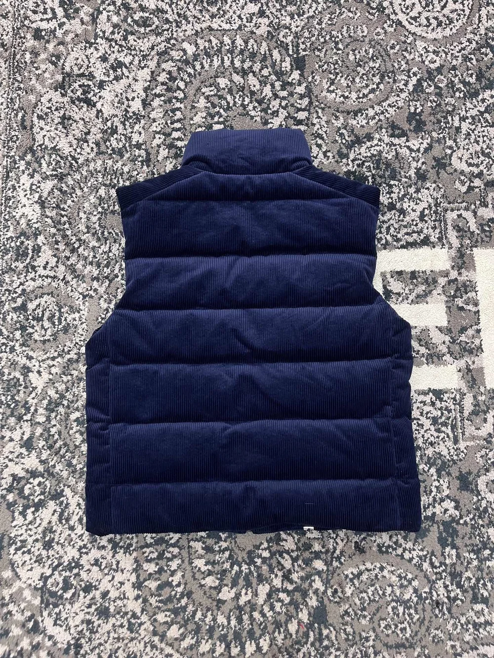 프라다 코듀로이 다운 패딩 베스트 블랙