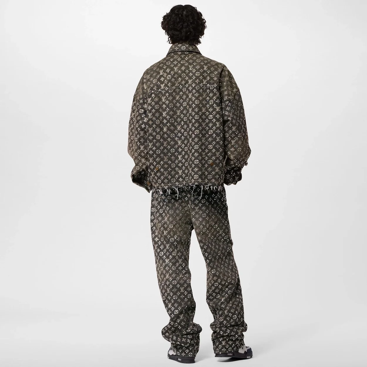 루이비통 메이드 투 오더 엠브로이더드 모노그램 데님 오버셔츠 1ABY92