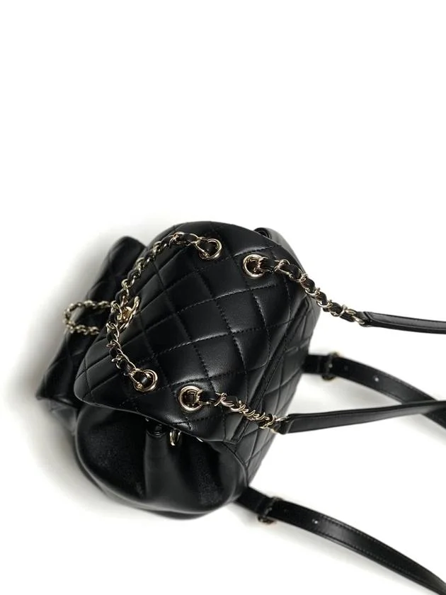 []샤넬 원 포켓 듀마 백팩 스몰 램스킨 블랙