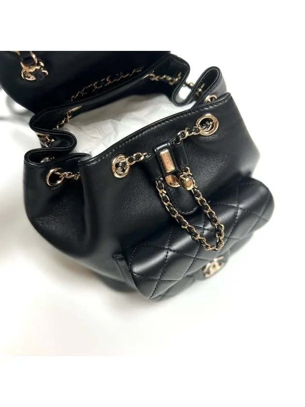 []샤넬 원 포켓 듀마 백팩 스몰 램스킨 블랙