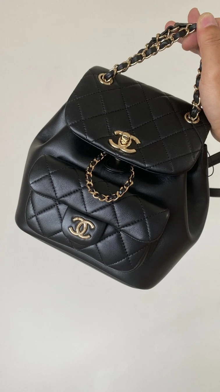 []샤넬 원 포켓 듀마 백팩 스몰 램스킨 블랙