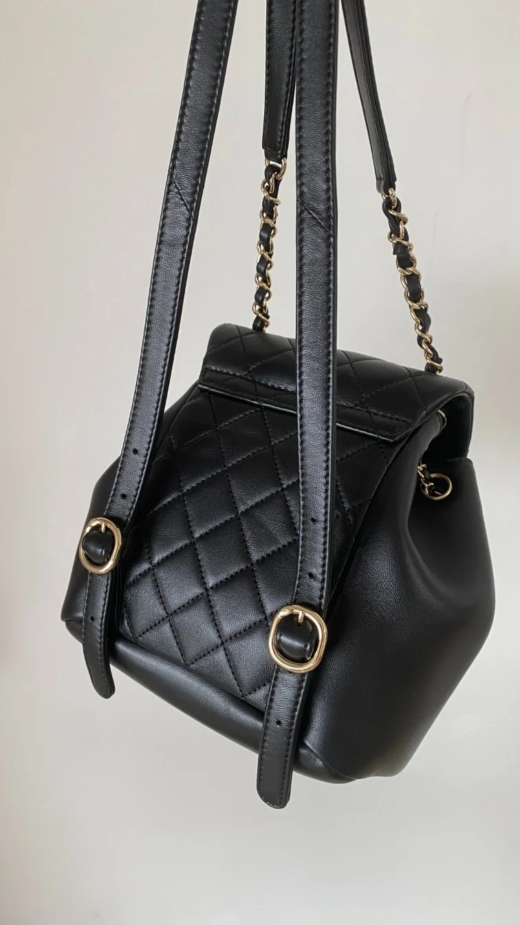 []샤넬 원 포켓 듀마 백팩 스몰 램스킨 블랙