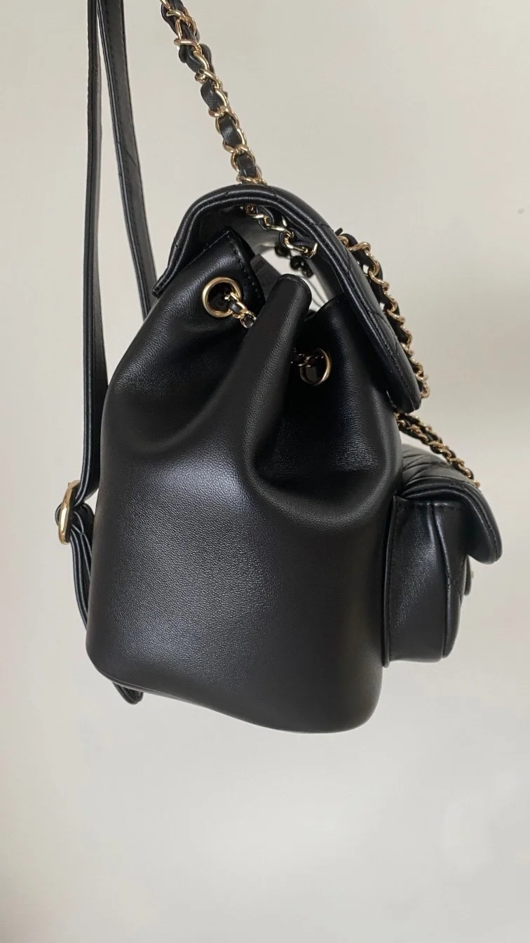 []샤넬 원 포켓 듀마 백팩 스몰 램스킨 블랙