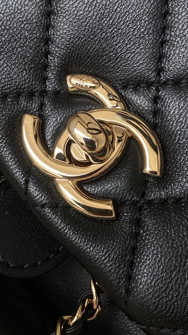 []샤넬 원 포켓 듀마 백팩 스몰 램스킨 블랙