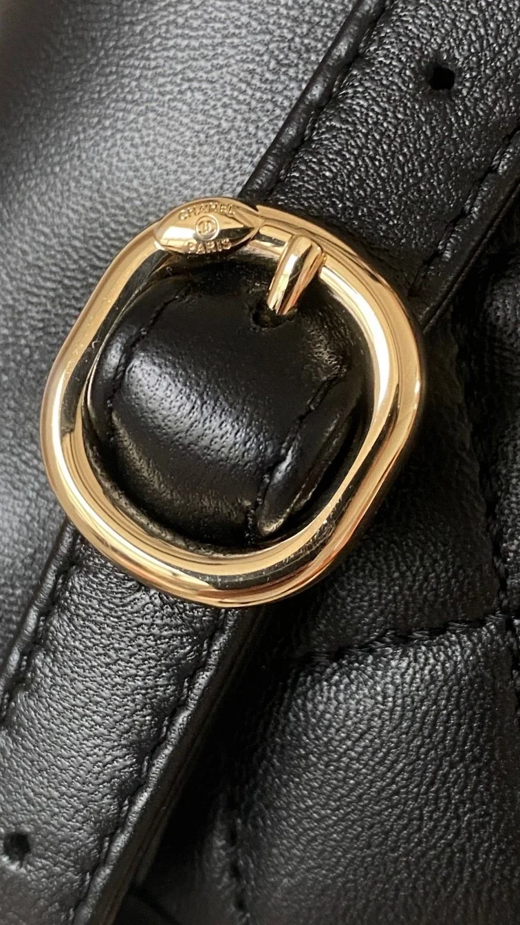 []샤넬 원 포켓 듀마 백팩 스몰 램스킨 블랙