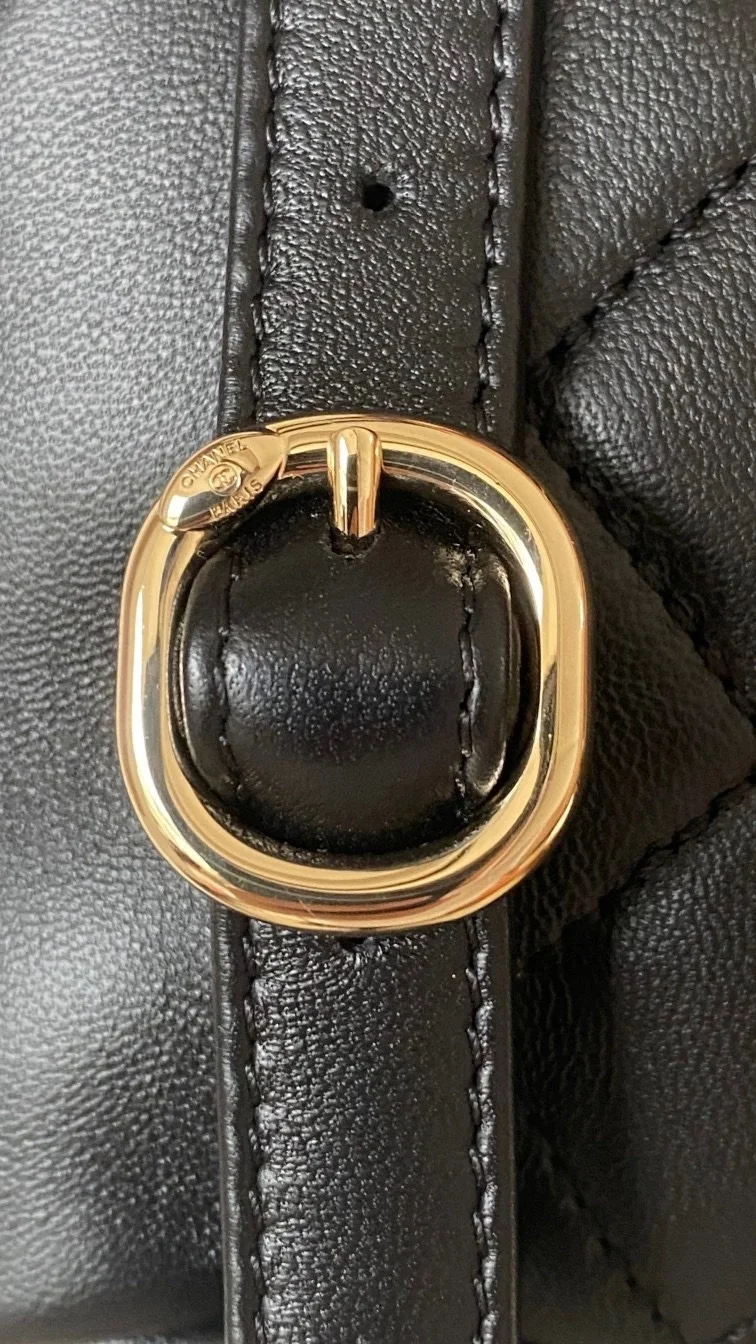 []샤넬 원 포켓 듀마 백팩 스몰 램스킨 블랙