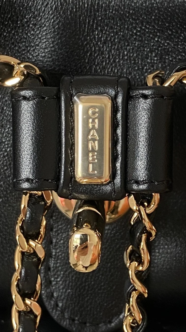 []샤넬 원 포켓 듀마 백팩 스몰 램스킨 블랙