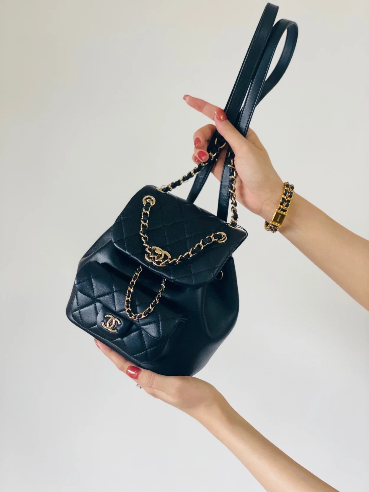 []샤넬 원 포켓 듀마 백팩 스몰 램스킨 블랙