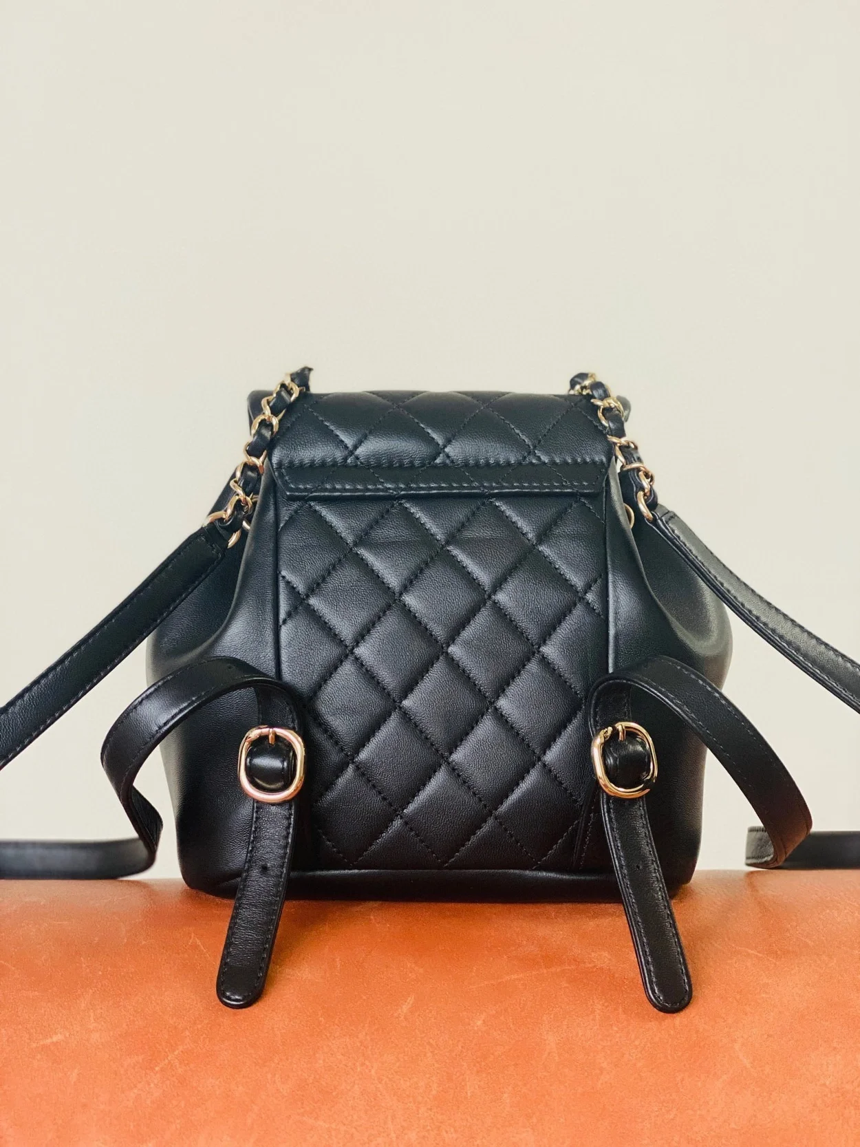 []샤넬 원 포켓 듀마 백팩 스몰 램스킨 블랙