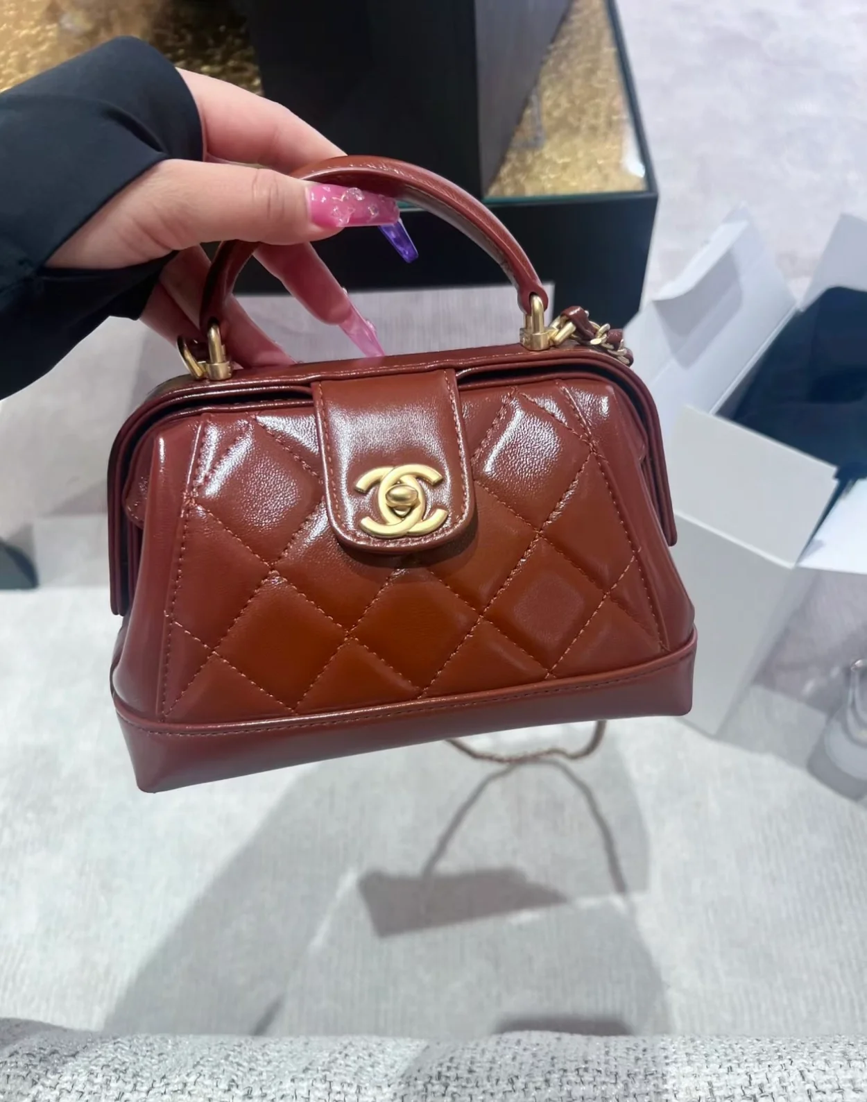 샤넬 핸들 장식 미니백 샤이니 램스킨 브라운