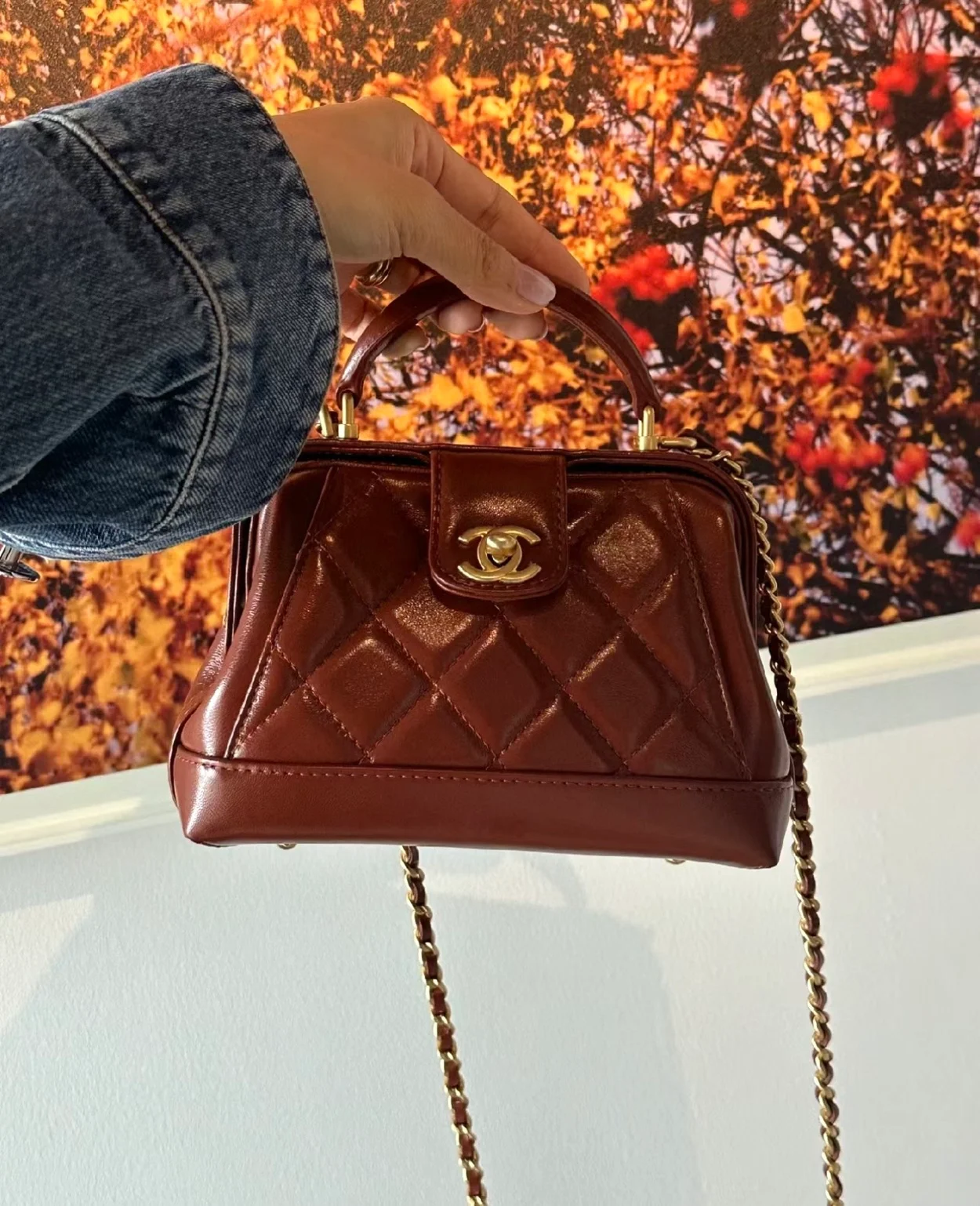 샤넬 핸들 장식 미니백 샤이니 램스킨 브라운