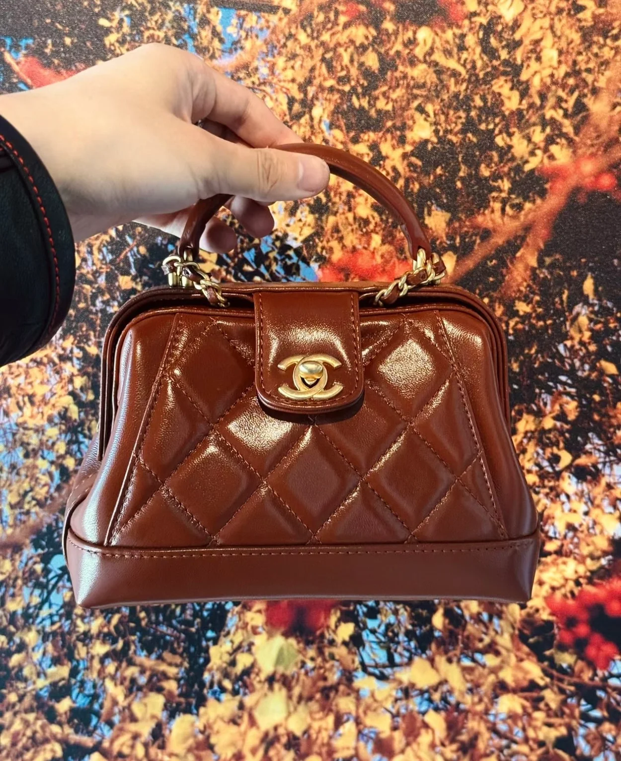 샤넬 핸들 장식 미니백 샤이니 램스킨 브라운