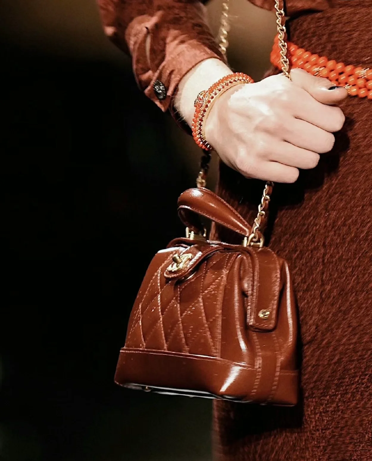 샤넬 핸들 장식 미니백 샤이니 램스킨 브라운