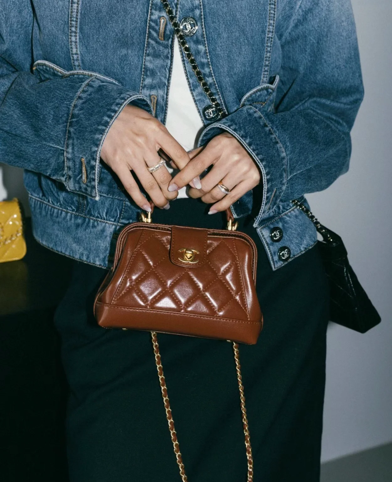 샤넬 핸들 장식 미니백 샤이니 램스킨 브라운