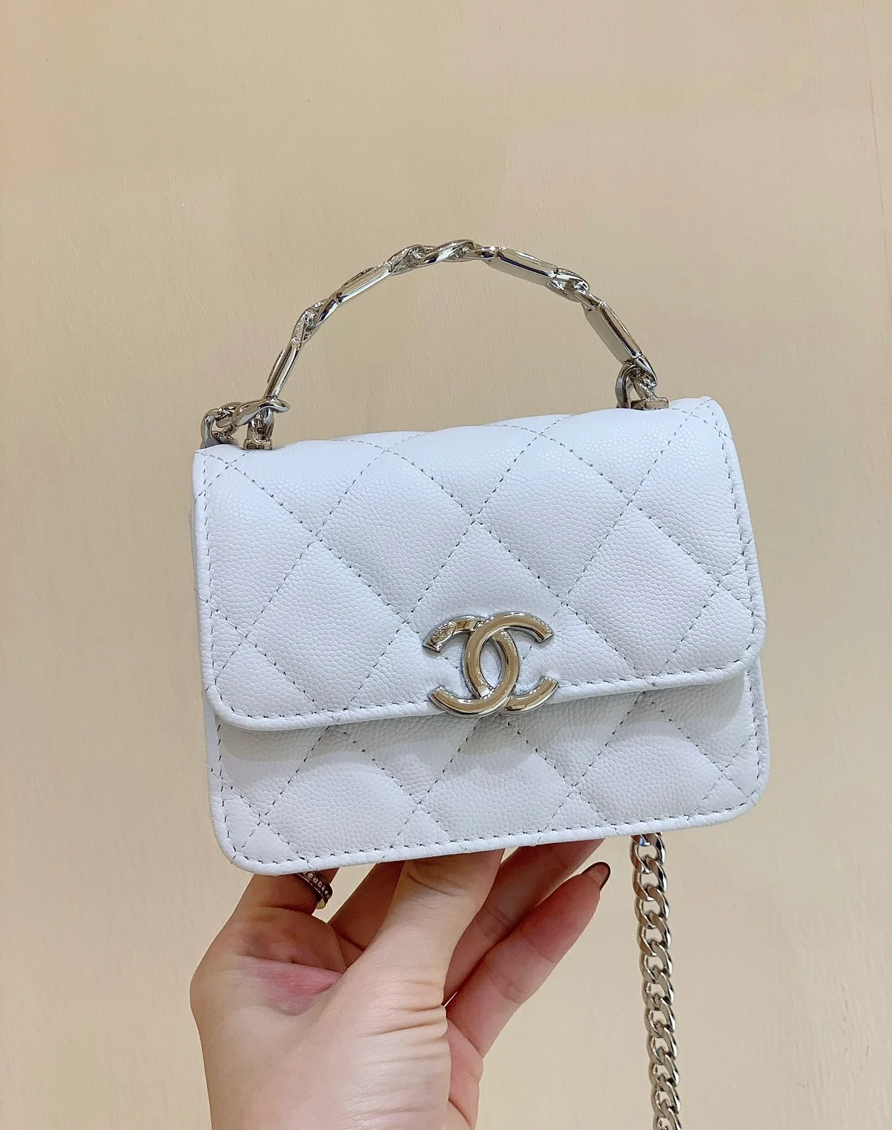 샤넬 미니 화이트 그레인드 카프스킨 코코 탑 핸들