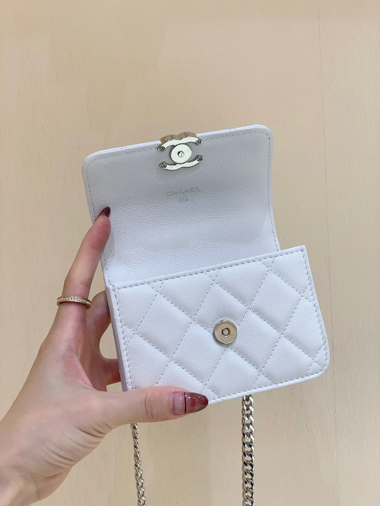 샤넬 미니 화이트 그레인드 카프스킨 코코 탑 핸들