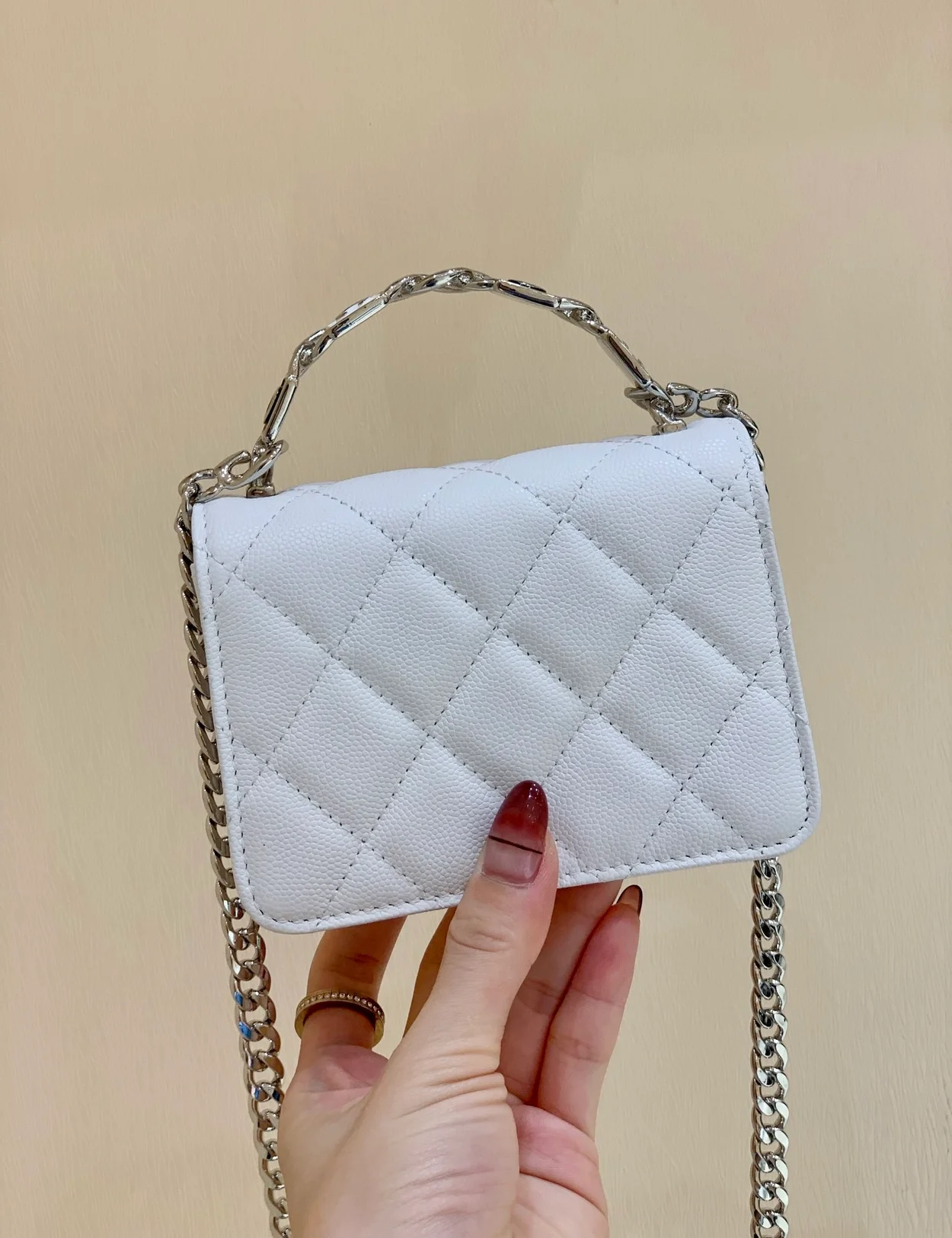 샤넬 미니 화이트 그레인드 카프스킨 코코 탑 핸들