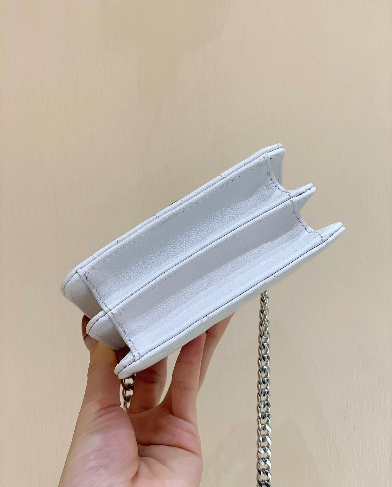 샤넬 미니 화이트 그레인드 카프스킨 코코 탑 핸들