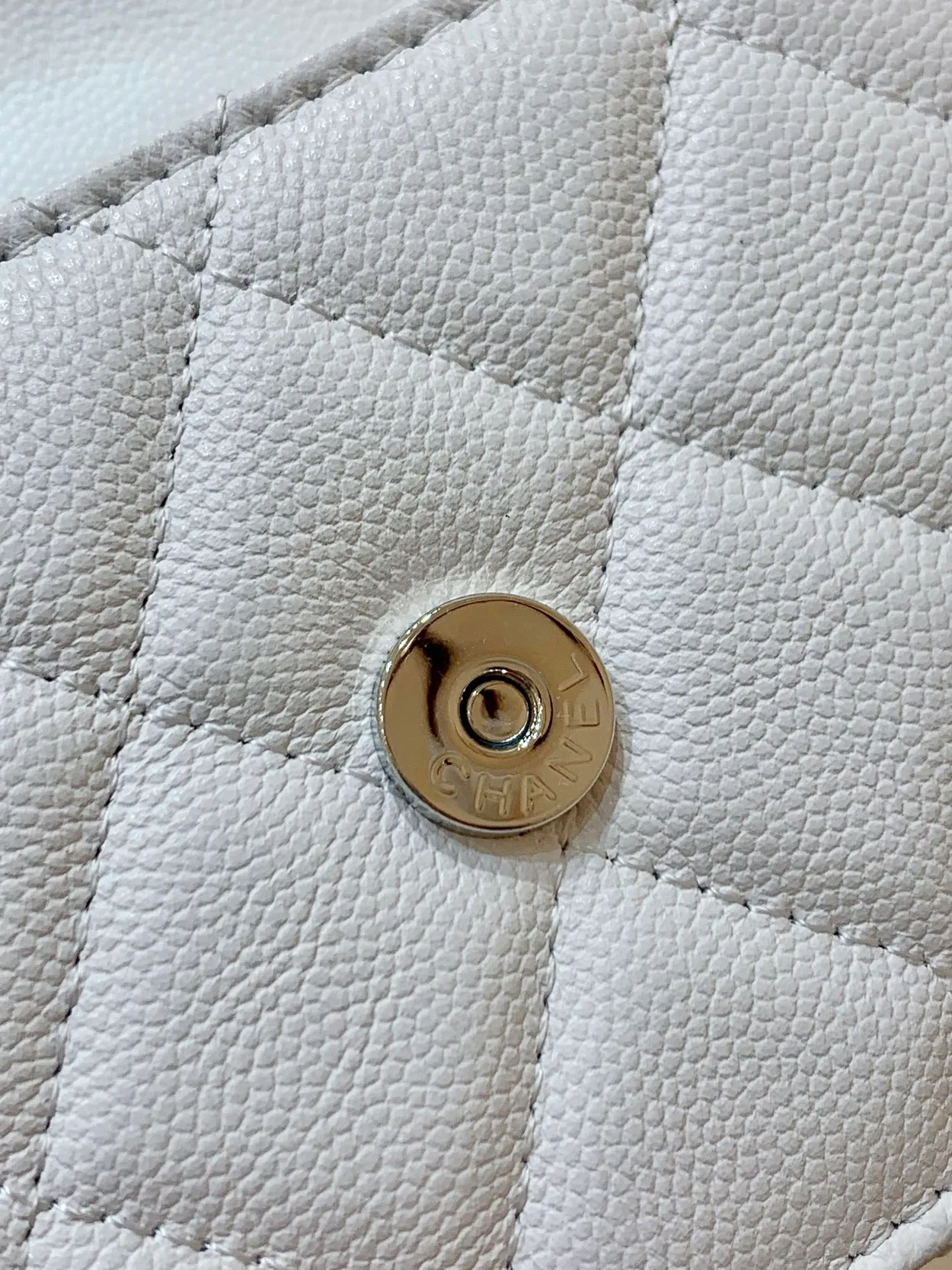 샤넬 미니 화이트 그레인드 카프스킨 코코 탑 핸들