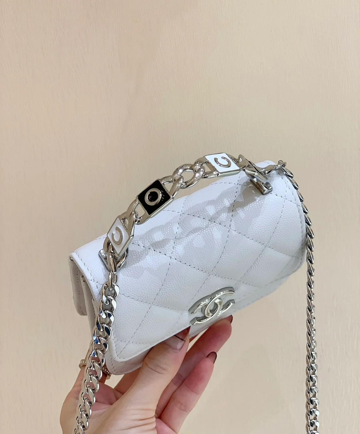 샤넬 미니 화이트 그레인드 카프스킨 코코 탑 핸들