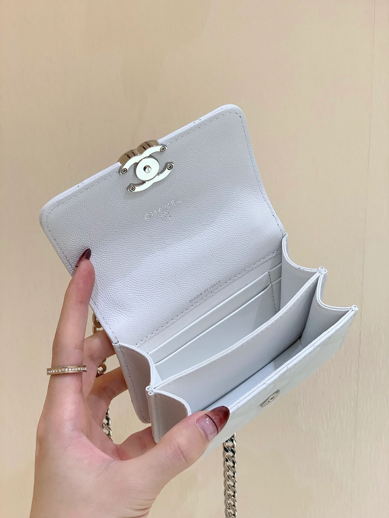 샤넬 미니 화이트 그레인드 카프스킨 코코 탑 핸들