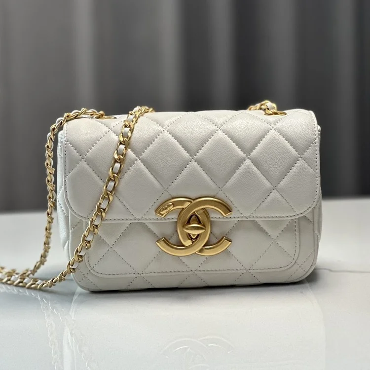 샤넬 24B 미니 램스킨 플랩 백