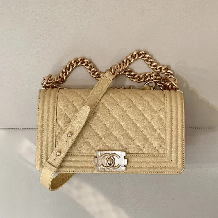 샤넬 보이백 미디움 캐비어 보이백