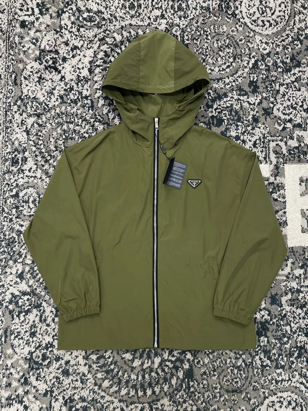 프라다 리나일론 에나멜 트라이앵글 로고 자켓 카키