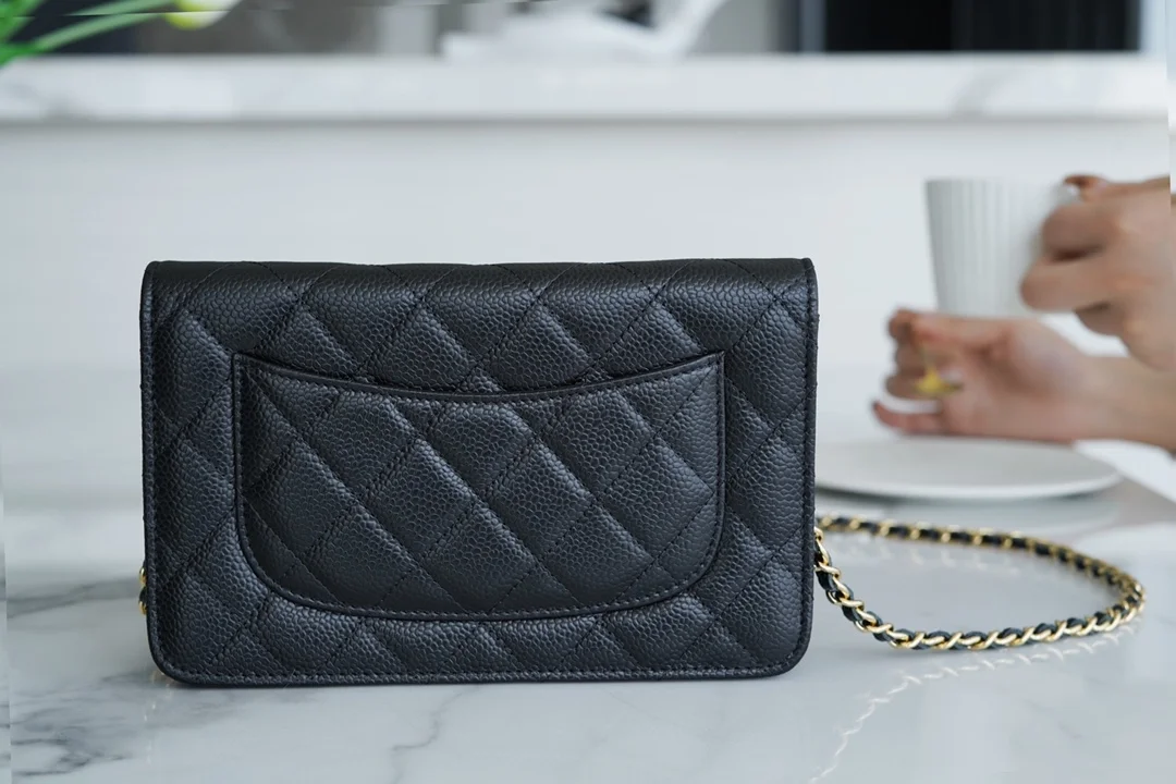 샤넬 클래식 WOC 블랙 금장 캐비어