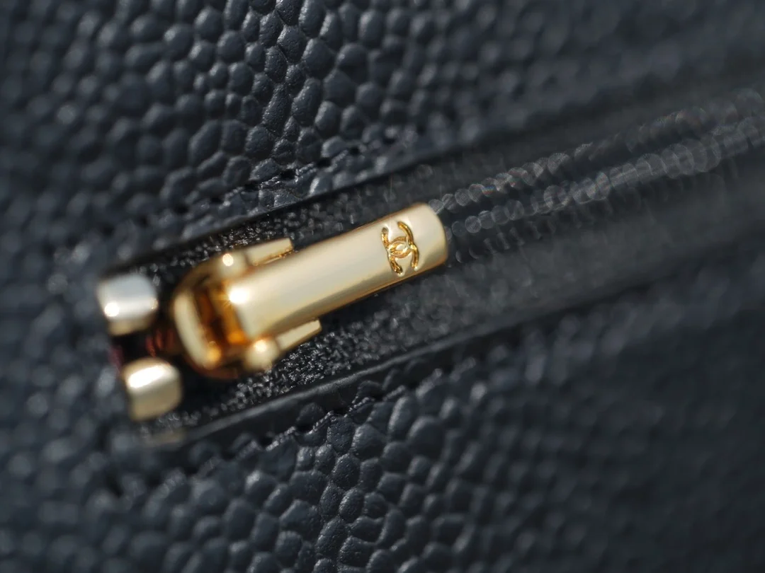 샤넬 클래식 WOC 블랙 금장 캐비어