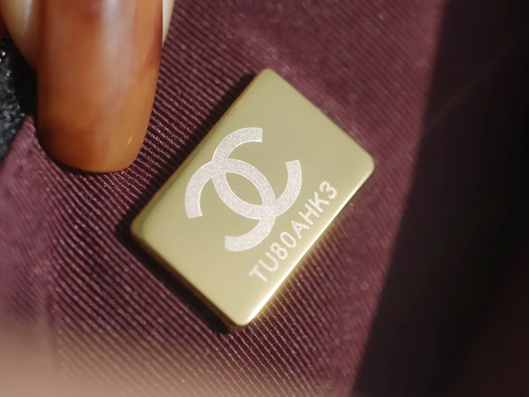 샤넬 클래식 WOC 블랙 금장 캐비어