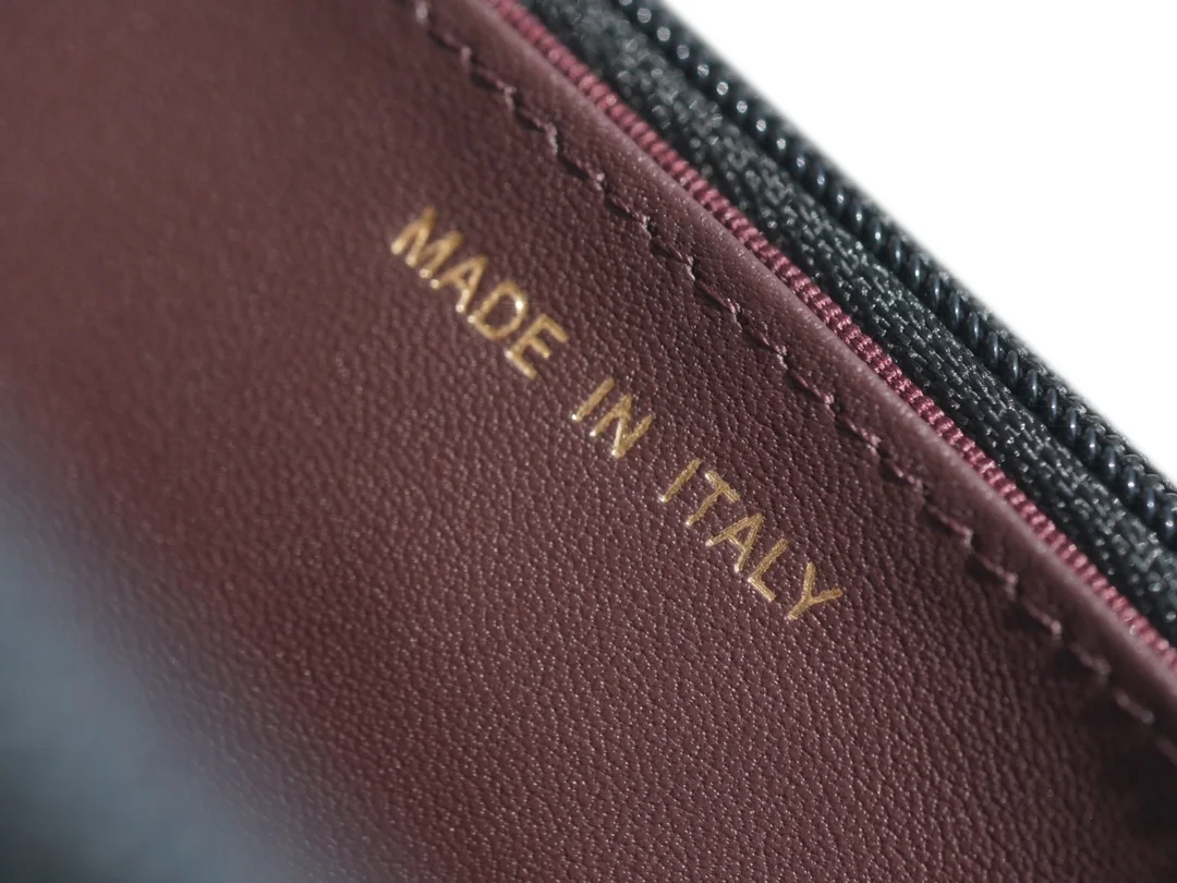 샤넬 클래식 WOC 블랙 금장 캐비어