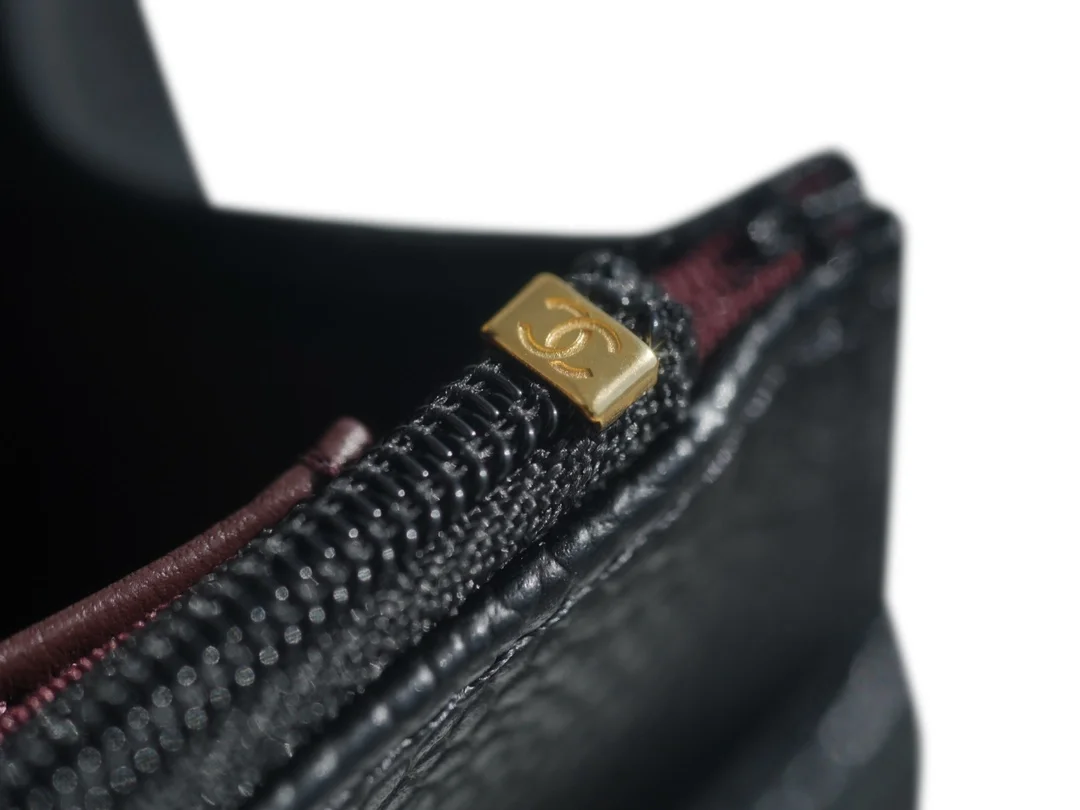 샤넬 클래식 WOC 블랙 금장 캐비어